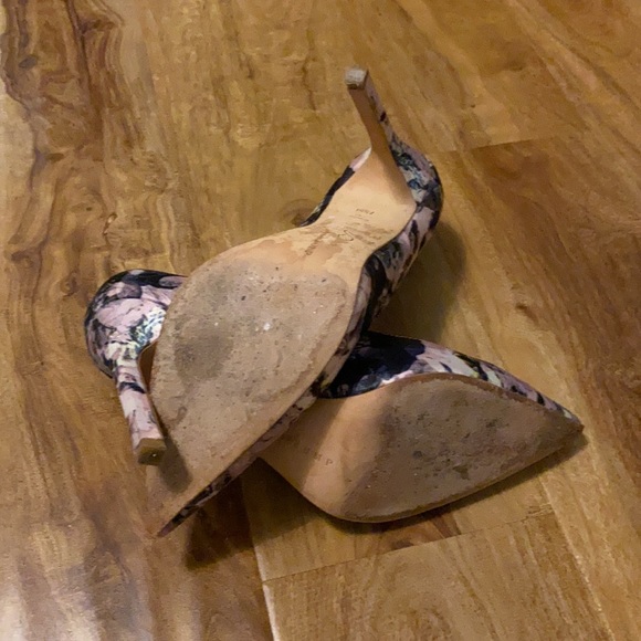 Ivanka Trump Heels - Picture 4 of 4